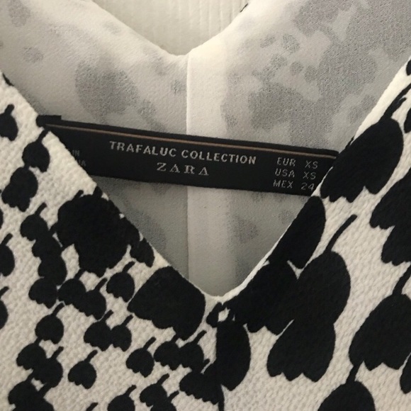 Black and white top - Picture 3 of 3